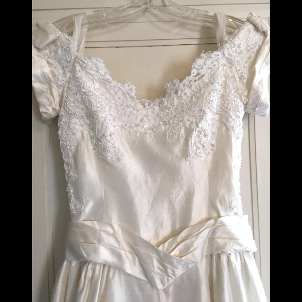 Vintage Bridal Gown Beaded Off White size 0-2P